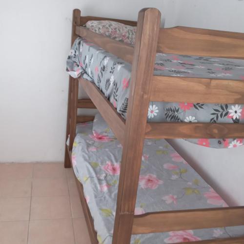 Krevet ili kreveti na kat u jedinici u objektu Hostal DOÑA EMMA