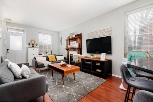 a living room with a couch and a tv at 3 King Beds/Charm in Historic STL by StayStLouis in Soulard