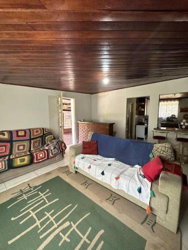 a living room with a couch and a bed at Casa de campo em São Roque - Sítio Beija Flor in São Roque