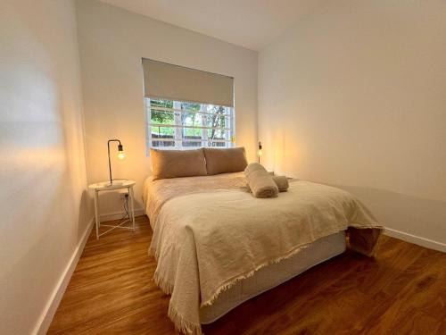 a bedroom with a large bed with a window at 3 Bed Budget Accom Hidden Gem Parking Near Gabba in Brisbane