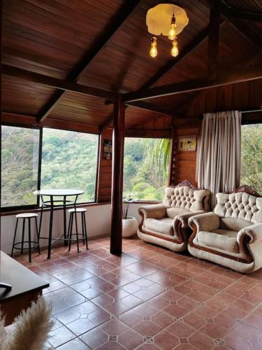 Area tempat duduk di Casa de descanso Villa Serena