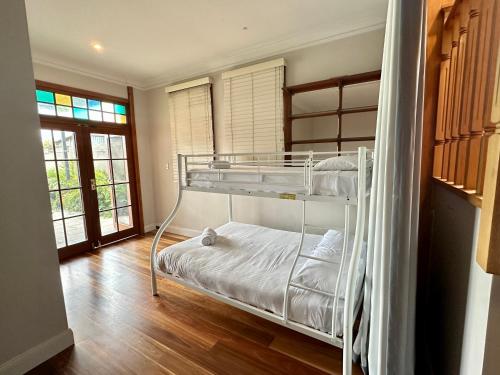 a bedroom with two bunk beds in a room at Classic Elegance on The Hill in Newcastle