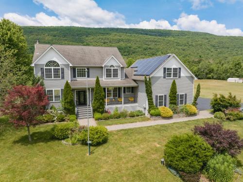 an aerial view of a house at Malkita Aria Mountainview Retreat in Woodbury