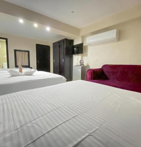 Un pat sau paturi într-o cameră la Pyramids hotel