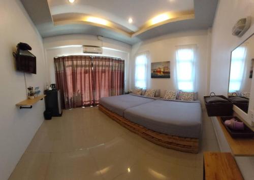 a bedroom with a large bed in a room at SAMED GRAY HOUSE in Ban Phe