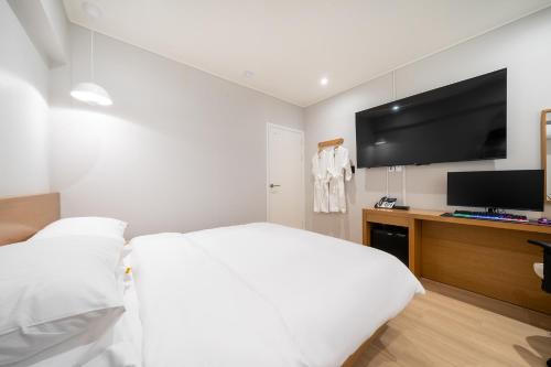 Postel nebo postele na pokoji v ubytování MONO HOTEL