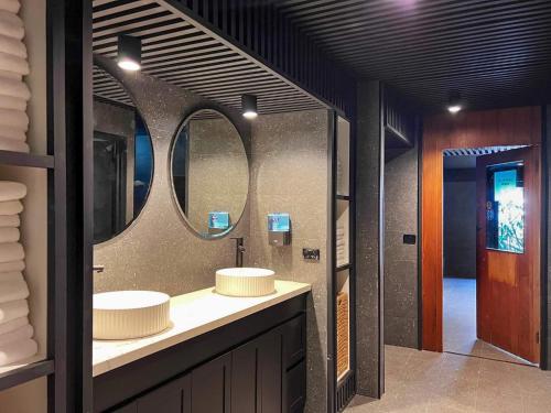 Un baño de Lakeside Falls Creek