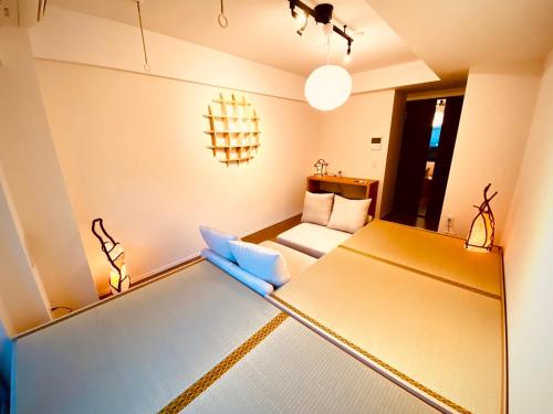 En eller flere senge i et værelse på Sakura Retreat Ryokan- Haneda Gateway-澪