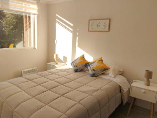 En eller flere senge i et værelse på EL REFUGIO DE FRAN en PARQUE PUCÓN ORIENTE