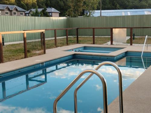 Swimmingpoolen hos eller tæt på EL REFUGIO DE FRAN en PARQUE PUCÓN ORIENTE