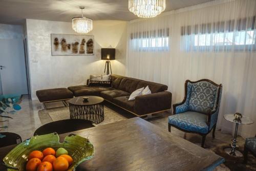 Coin salon dans l'établissement Apartmány pod Pustevnami