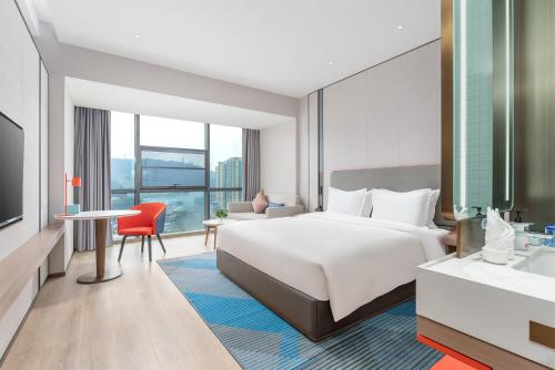 a hotel room with a large bed and a sink at Holiday Inn Express Bazhong Center, an IHG Hotel in Bazhong