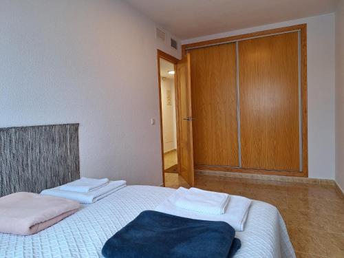 a bedroom with two beds and a sliding door at Casa Lilla - Ideal for couples in Los Alcázares