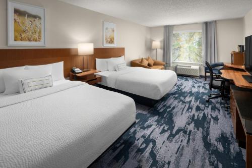 En eller flere senge i et værelse på Fairfield Inn & Suites Portland South/Lake Oswego