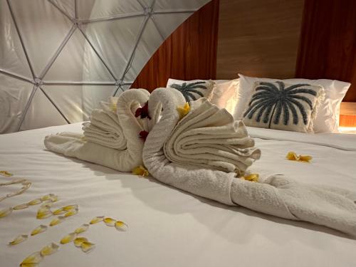 Cama o camas de una habitación en Glamping @ Pebbles & Fins