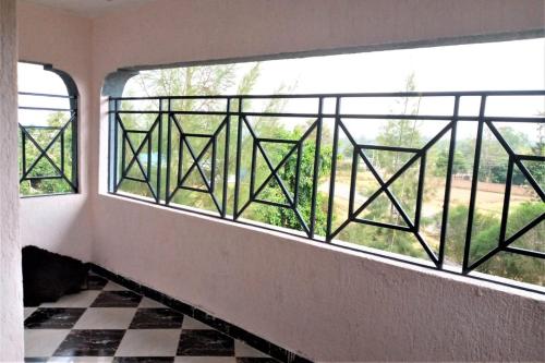 Balcony o terrace sa Roma Stays- Modern and stylish Two-bedroom apartment in Busia (near Weighbridge)