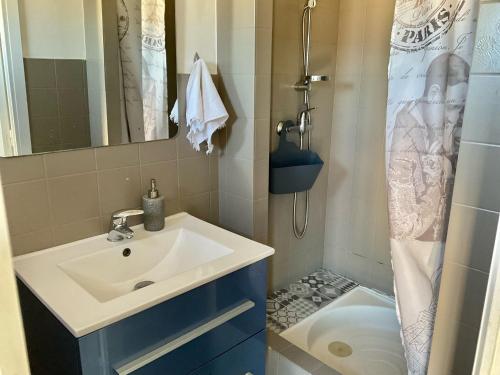 Ένα μπάνιο στο T2 Tout confort centre ville