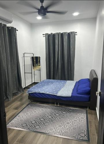 a bedroom with a bed in a room with curtains at Dya@Nas Homestay Arau in Arau