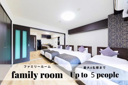 - une chambre avec 2 lits et une chambre familiale pouvant accueillir jusqu'à 2 personnes dans l'établissement TAKUTO STAY SAKAISUJI-HOMMACHI, à Osaka