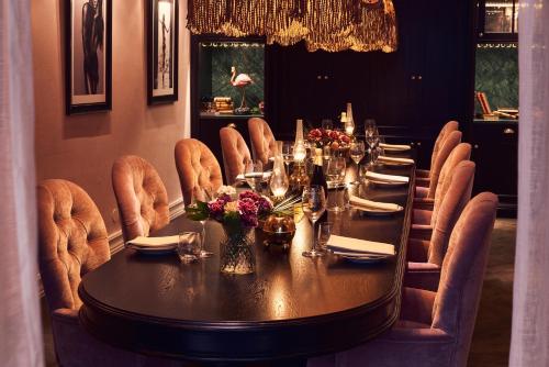 a dining room with a long table and chairs at MJ's in Malmö