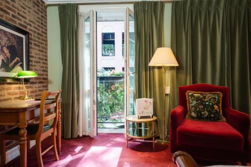 a living room with a chair and a table and a window at MJ's in Malmö