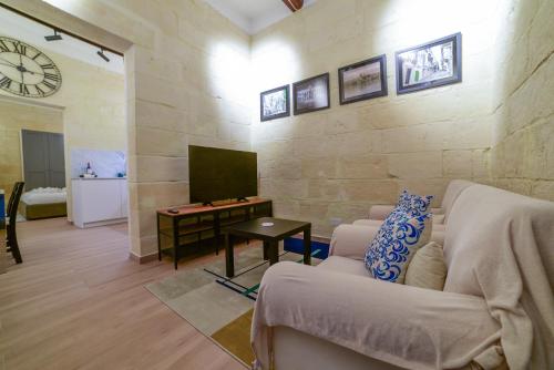 TV a/nebo společenská místnost v ubytování Valletta Collection - Felix Apartments