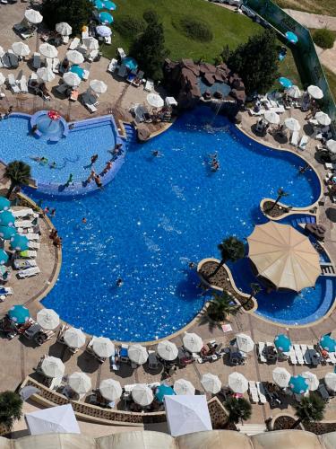 an overhead view of a swimming pool at a resort at Park Hotel Sankt Peterburg in Plovdiv