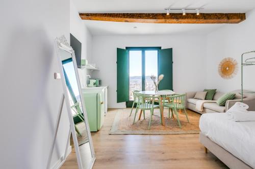 Una cama o camas en una habitación de Palacio de Bobadilla Suites