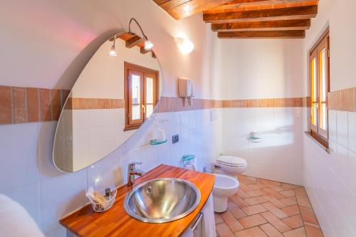 Un baño de Albergo Falterona