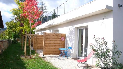 Zahrada ubytování Studio 4 Vercors - Terrasse et parking Privé