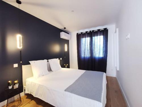 Dark blue Appartement 2 chambres climatisation parking 900m des remparts