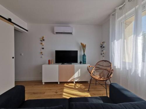 Dark blue Appartement 2 chambres climatisation parking 900m des remparts