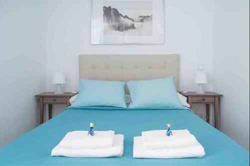 Junto a Calle Betis y Plaza de Cuba