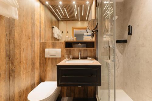 a bathroom with a sink and a shower at MONDI Resort und Chalet Oberstaufen in Oberstaufen
