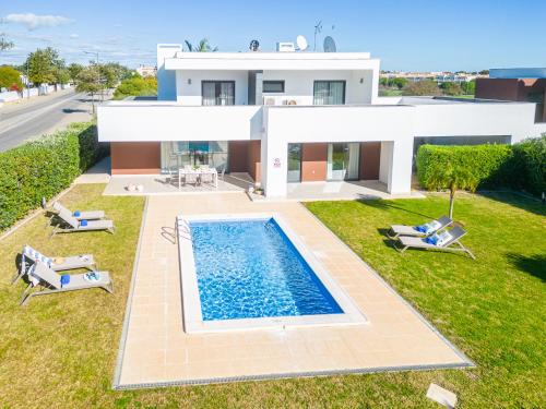 Foto Villas Novochoro - Large Garden- Heatable Pool by DreamvillasAlbufeira