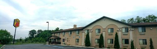 a building on the side of a road at Super 8 by Wyndham Thurmont in Thurmont
