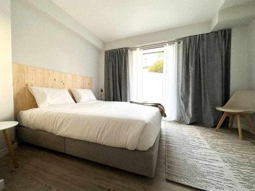 Pena Apartments - A by MTH