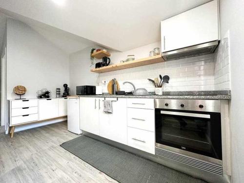 Pena Apartments - C by Mth