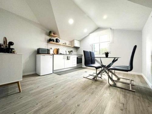 Pena Apartments - C by Mth