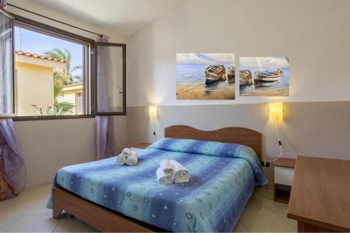 a bedroom with a bed with two towels on it at Oasi Lamia in Mazara del Vallo