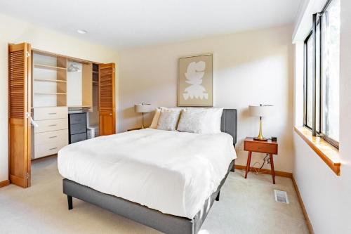 a bedroom with a large white bed and a window at Old Town 1br near dining bars tech hubs PDX-15 in Portland