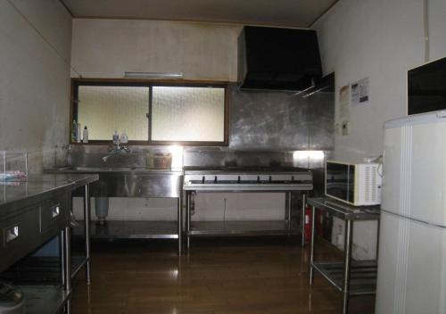 Η κουζίνα ή μικρή κουζίνα στο Gozenyama Youth Travel Village - Vacation STAY 46764v