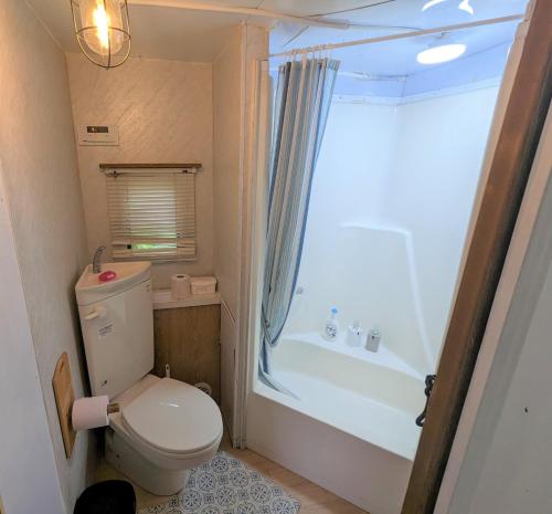 a bathroom with a toilet and a bath tub at BULLs Camp - Vacation STAY 56022v in Narusawa