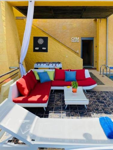 Χώρος καθιστικού στο Seafront Ravdoucha Epavlis Athina Villa - Pool, Gym, Sauna, Private Parking, WiFi