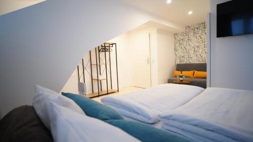 Postel nebo postele na pokoji v ubytování Hotel Böke Lörrach