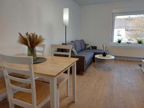 a living room with a table and a couch at Charmante Wohnung in Oberkochen in Oberkochen