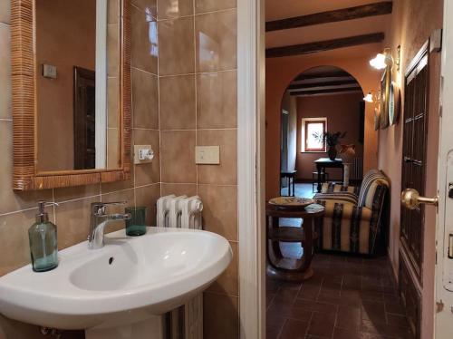 a bathroom with a white sink in a room at Rustico appartamento in tenuta agricola - Umbria in San Valentino