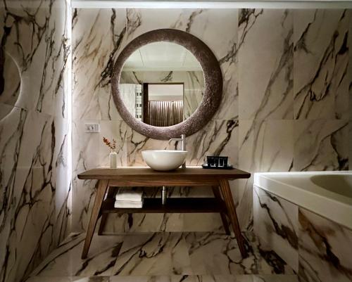 a bathroom with a sink and a mirror at Hotel Mealba in Saronno