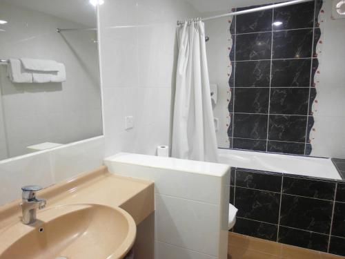 Red Rock Hotel Penangにあるバスルーム