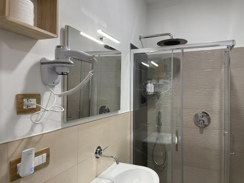 a bathroom with a shower and a toilet and a sink at Le Ghie in Mondovì